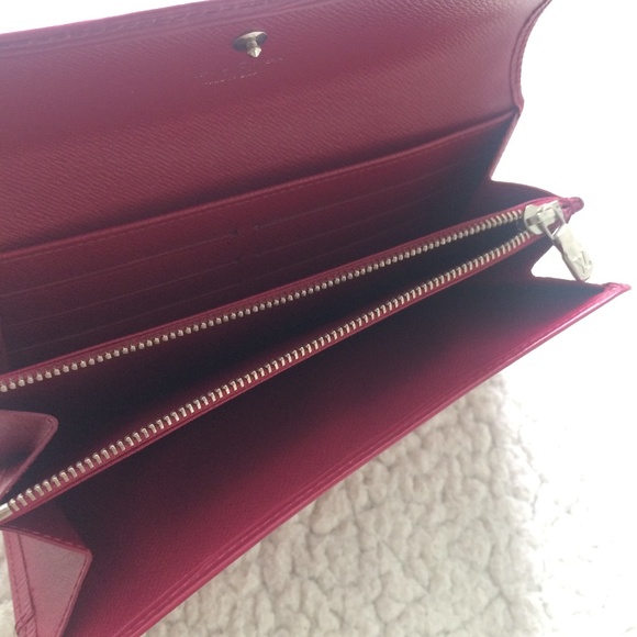 Louis Vuitton Fuchsia Epi Leather Sarah Wallet - Picture 11 of 14